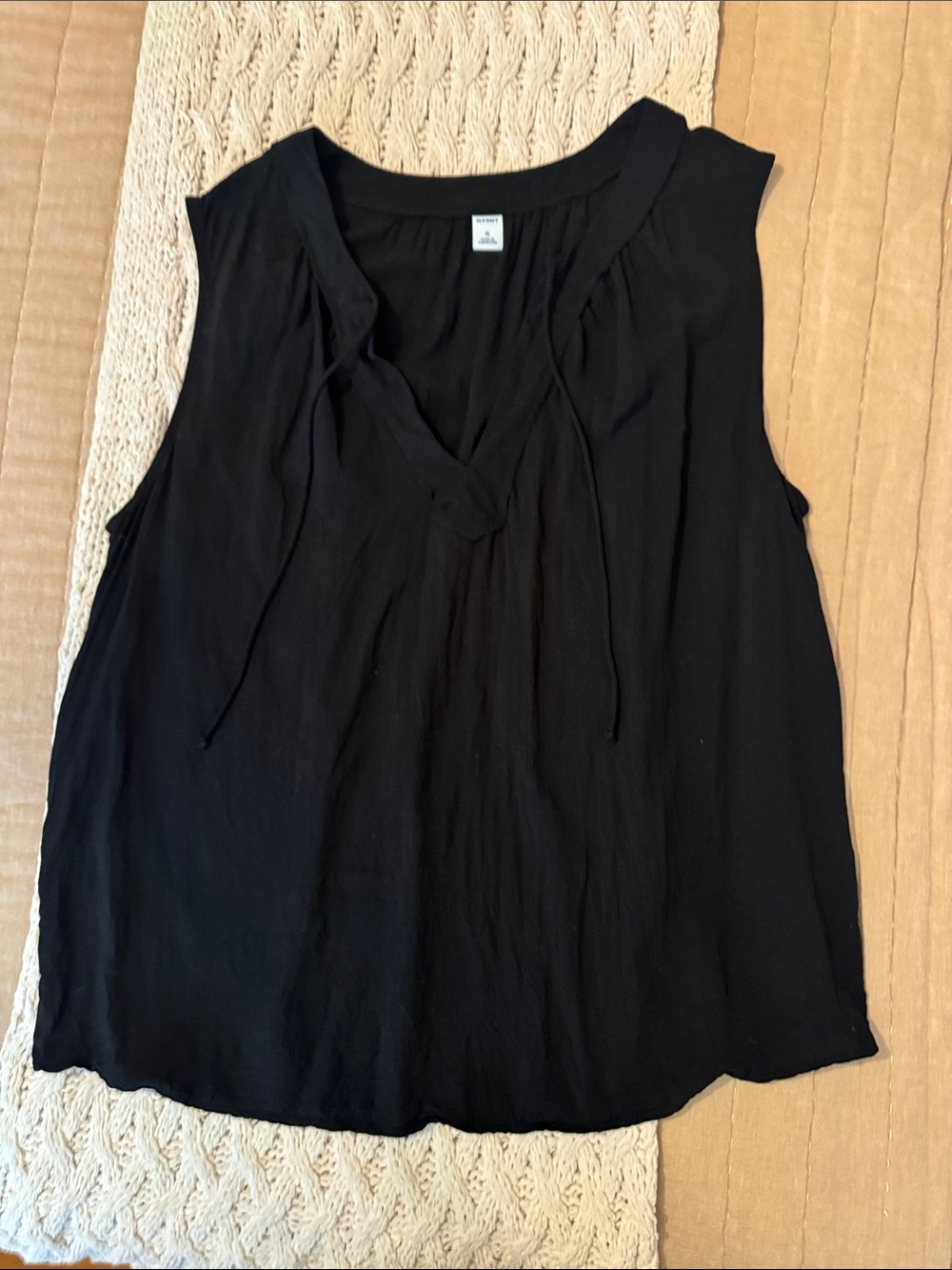 Old Navy Black V-Neck Tie-Front Sleeveless Blouse